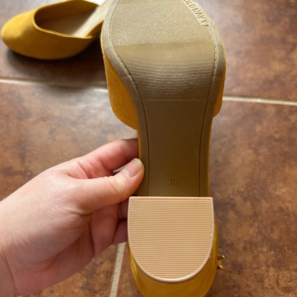 Yellow heels - Picture 3 of 3